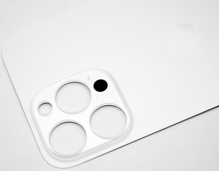 Задня кришка Apple iPhone 14 Pro Max Silver Original (з великим отвором під камеру) 58923 фото